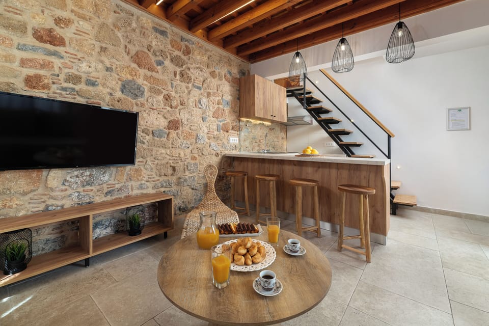 Apartment (Emerald) | Private kitchenette | Fridge, stovetop, coffee/tea maker, electric kettle