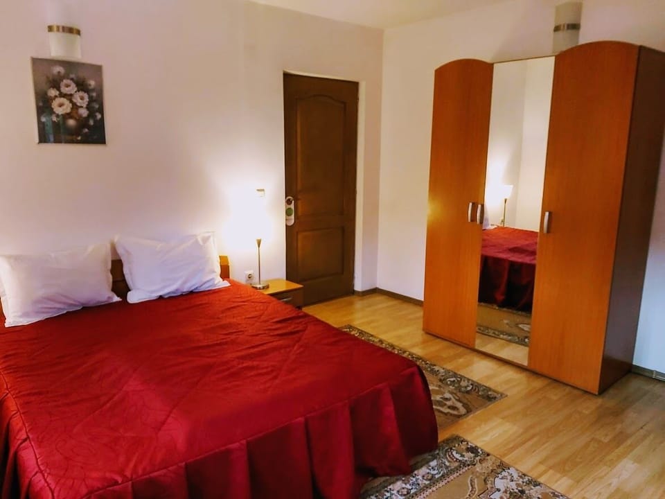 Minibar, soundproofing, free WiFi, bed sheets