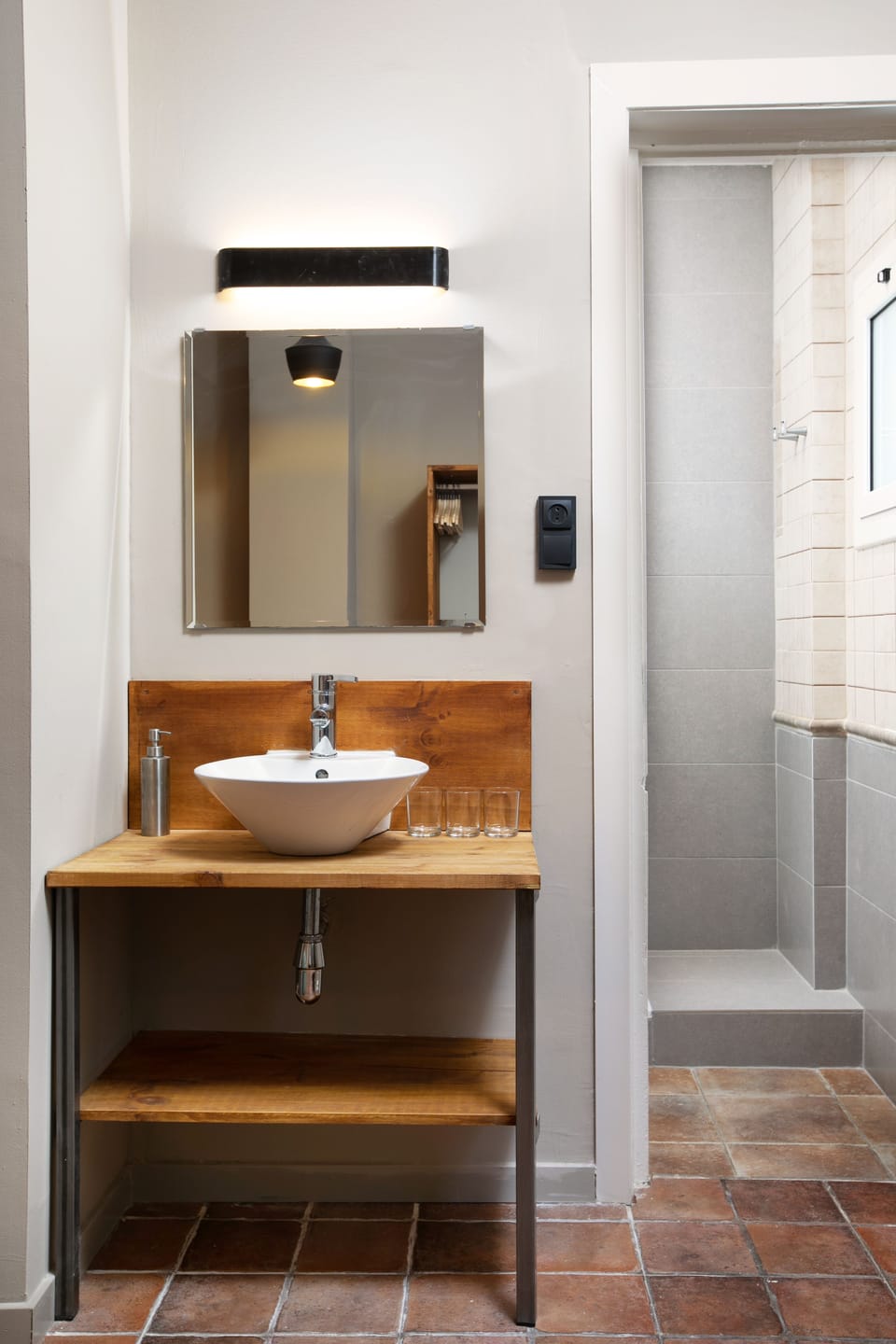 Triple Room | Bathroom | Shower, free toiletries, hair dryer, towels