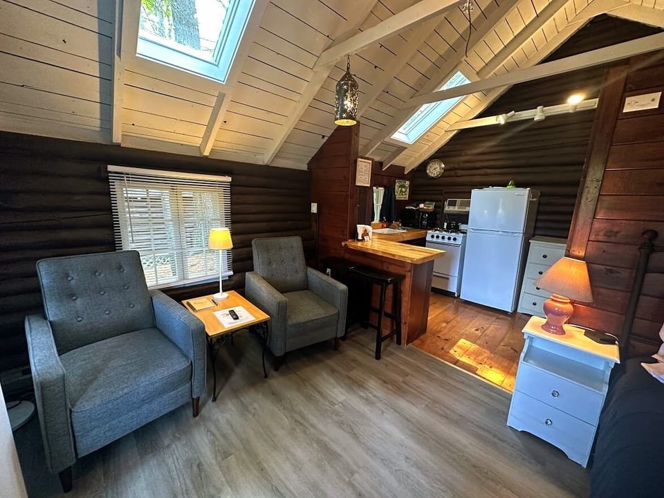 Cottage, 1 Queen Bed (Studio, #5) | Living area | Flat-screen TV