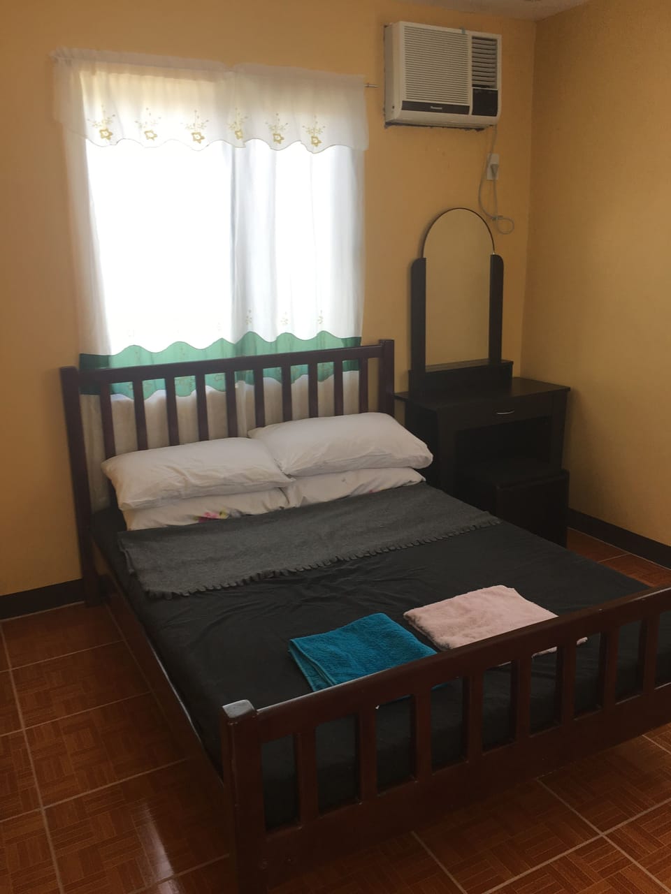 Family Room, 1 Bedroom, Garden View, Corner | Laptop workspace, bed sheets