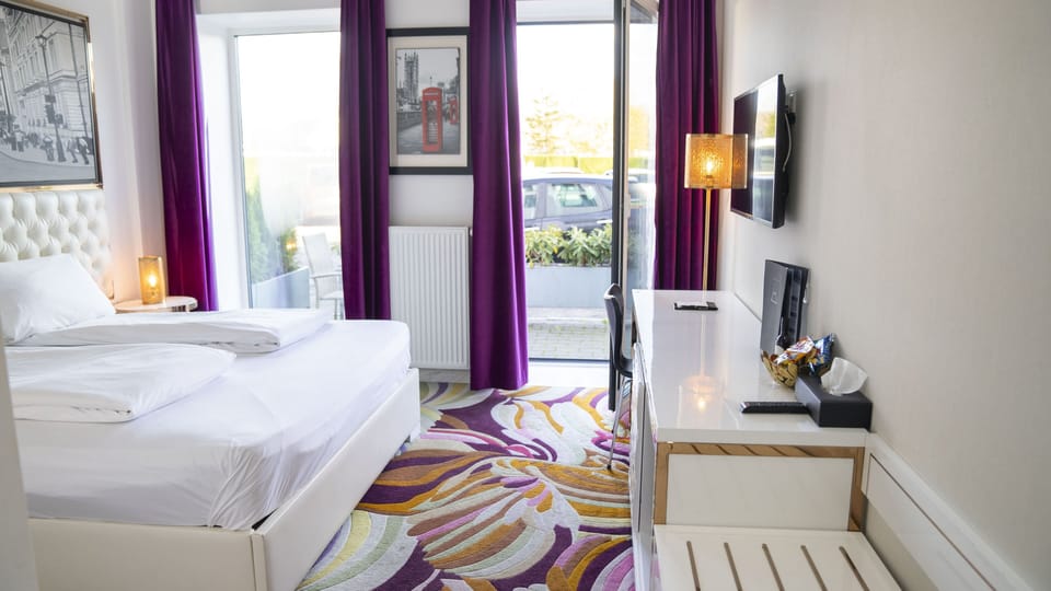 Double Room, Terrace | Minibar, in-room safe, desk, laptop workspace