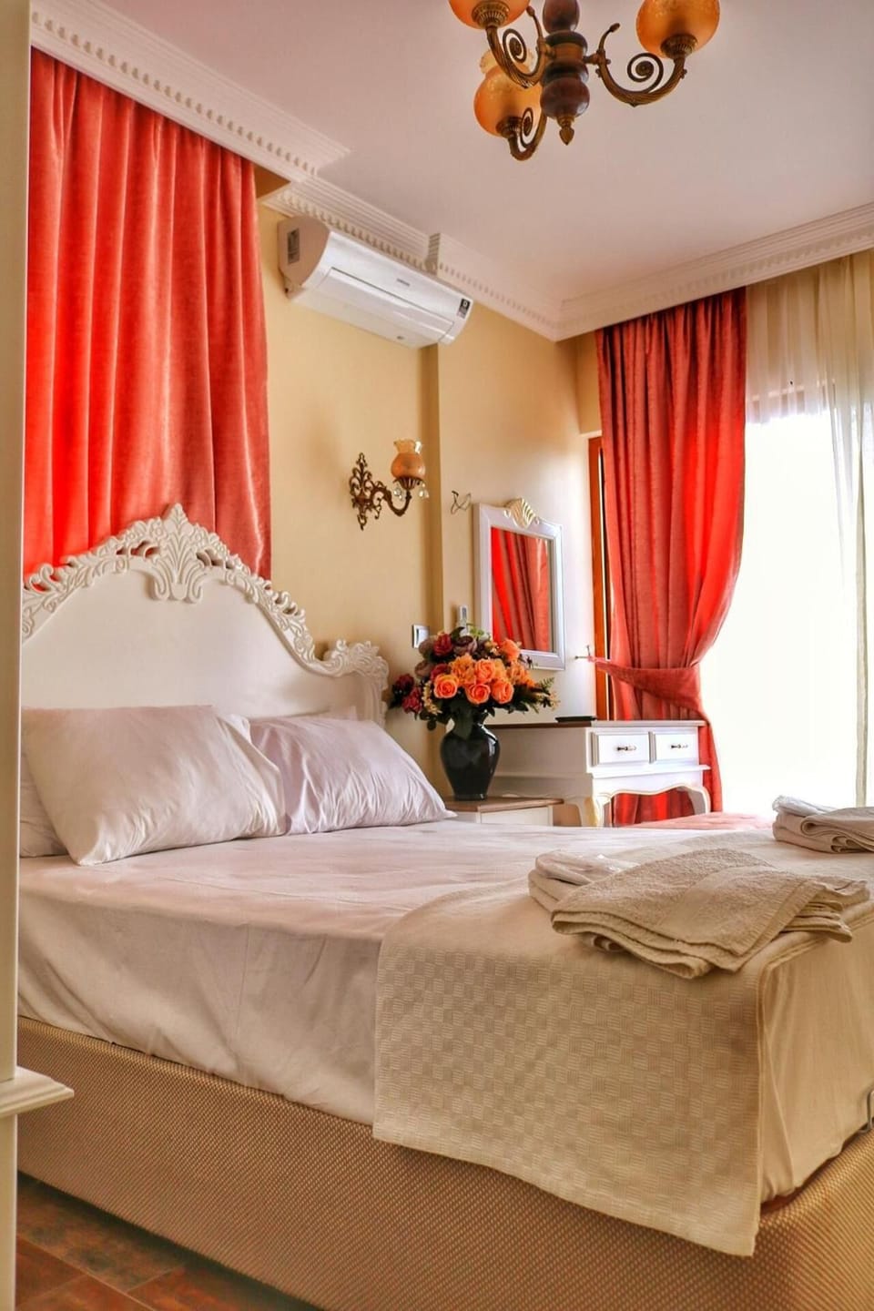 Premium bedding, minibar, desk, soundproofing