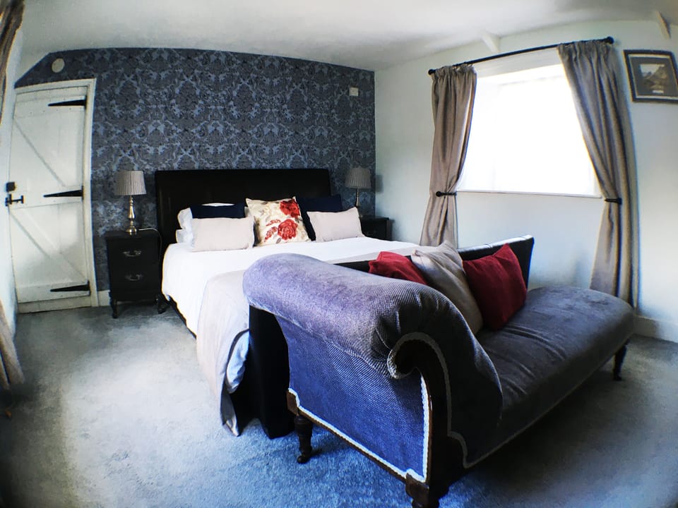 Family Suite | Individually decorated, individually furnished, desk, iron/ironing board