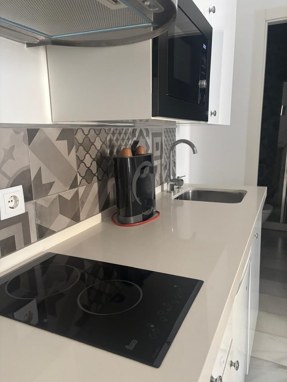 Comfort Studio | Private kitchen | Full-size fridge, microwave, stovetop, espresso maker
