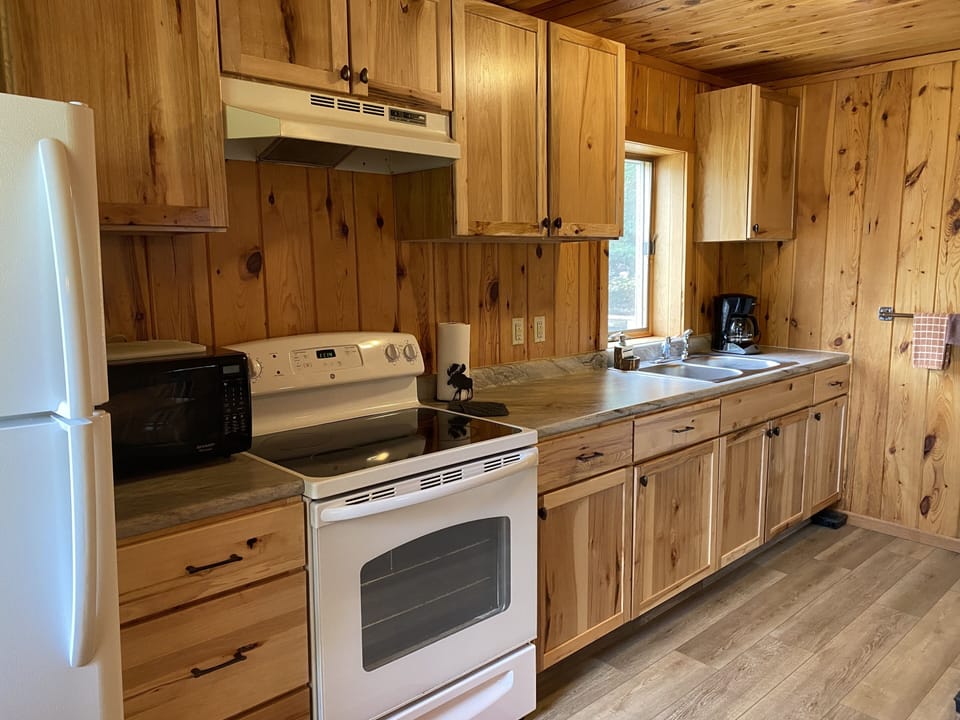Classic Cabin, 3 Bedrooms, Fireplace, Partial Lake View | Private kitchen | Coffee/tea maker, paper towels