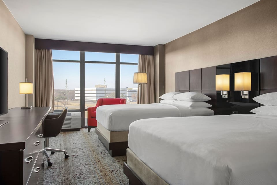 Premium bedding, in-room safe, individually decorated