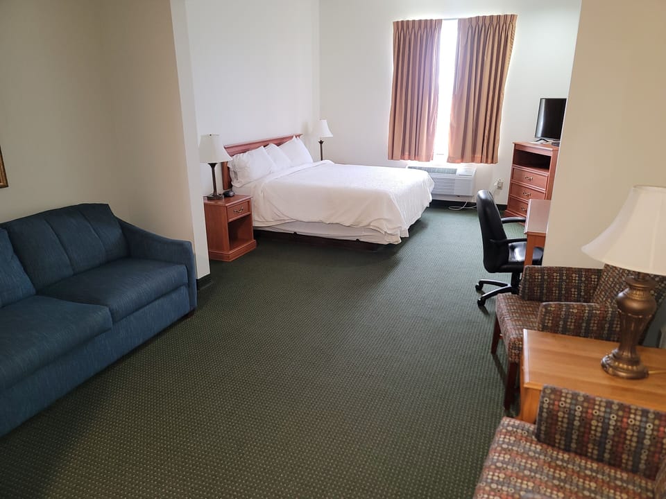 King suite with Sofa Sleeper | Desk, laptop workspace, iron/ironing board, free WiFi