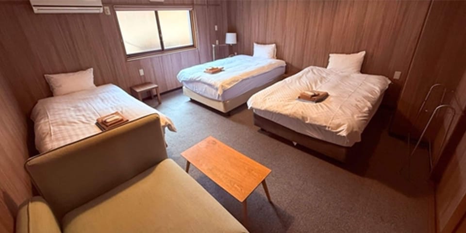In-room safe, WiFi (free), bed sheets