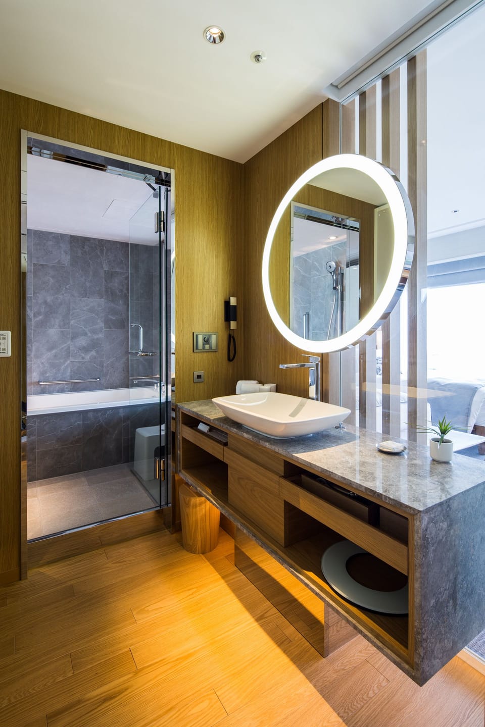 Bathroom sink