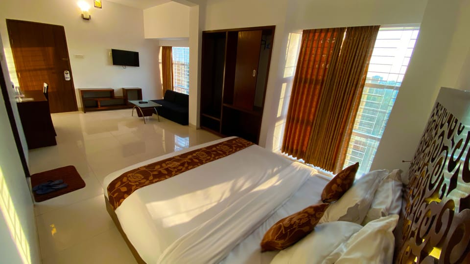 Luxury Room | Desk, free WiFi, bed sheets