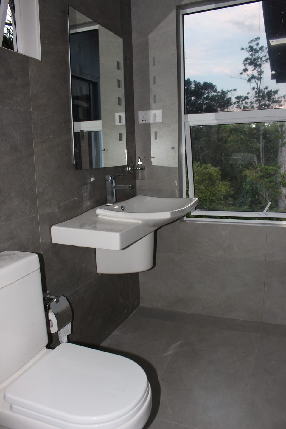 Luxury Double Room, 1 Queen Bed, Balcony, Mountain View | Bathroom | Shower, free toiletries, bathrobes, slippers
