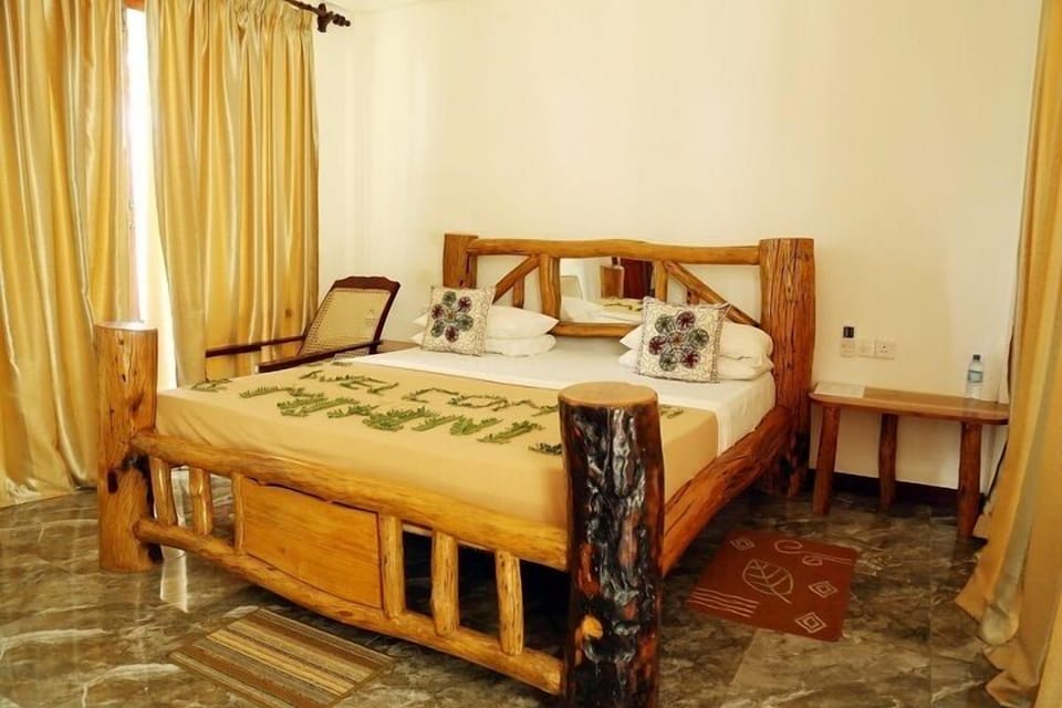 Desk, iron/ironing board, rollaway beds, free WiFi