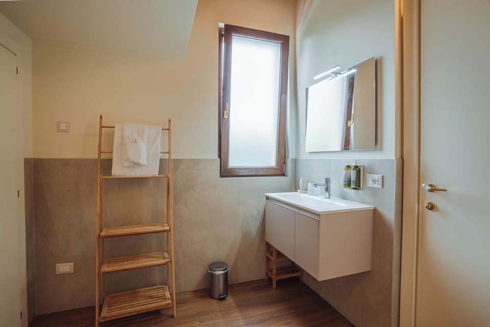 Superior Double Room, Patio | Bathroom | Shower, free toiletries, hair dryer, bidet