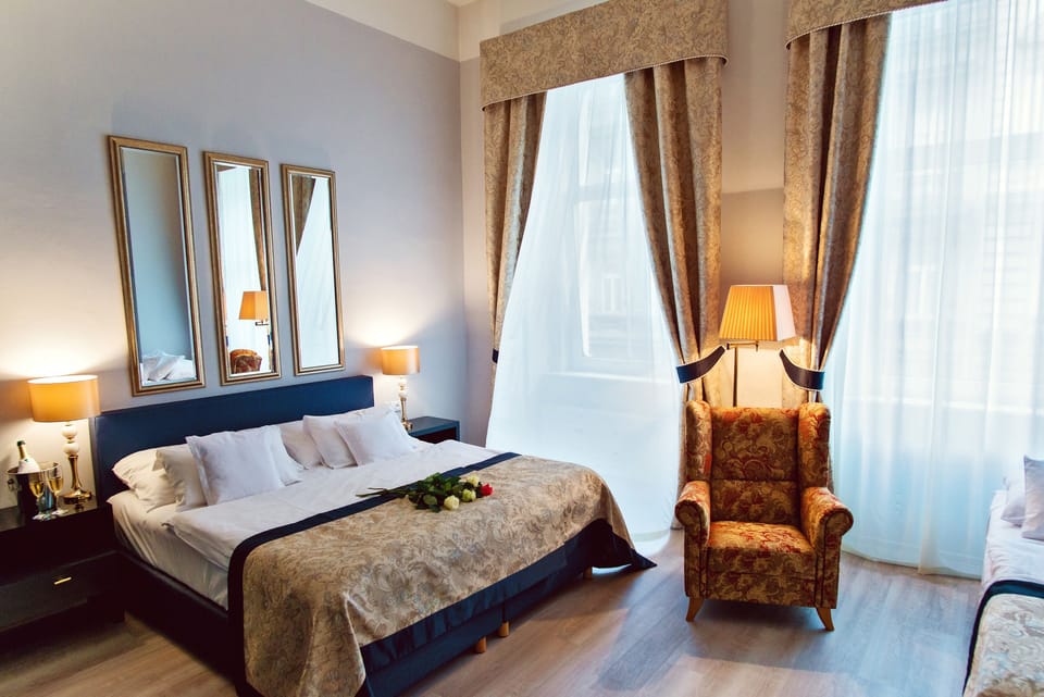 Standard Triple Room | Hypo-allergenic bedding available, minibar, in-room safe, desk