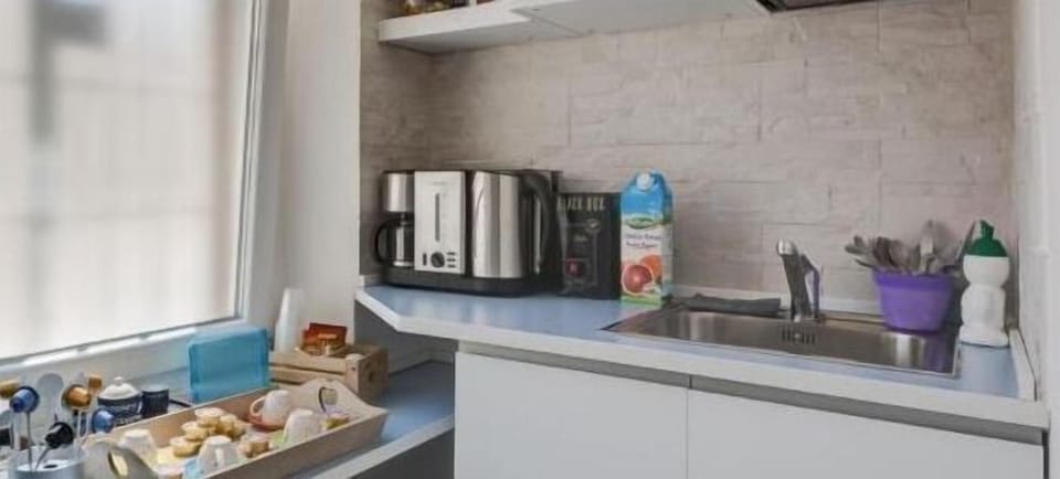Fridge, microwave, espresso maker, coffee/tea maker