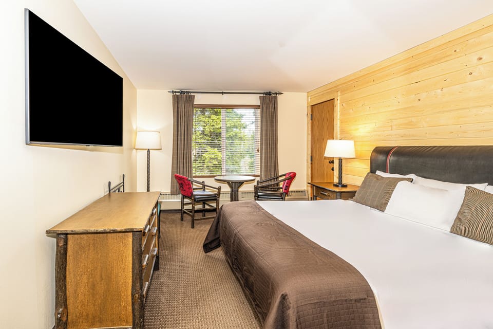 Room, 1 King Bed | Desk, laptop workspace, blackout drapes, iron/ironing board