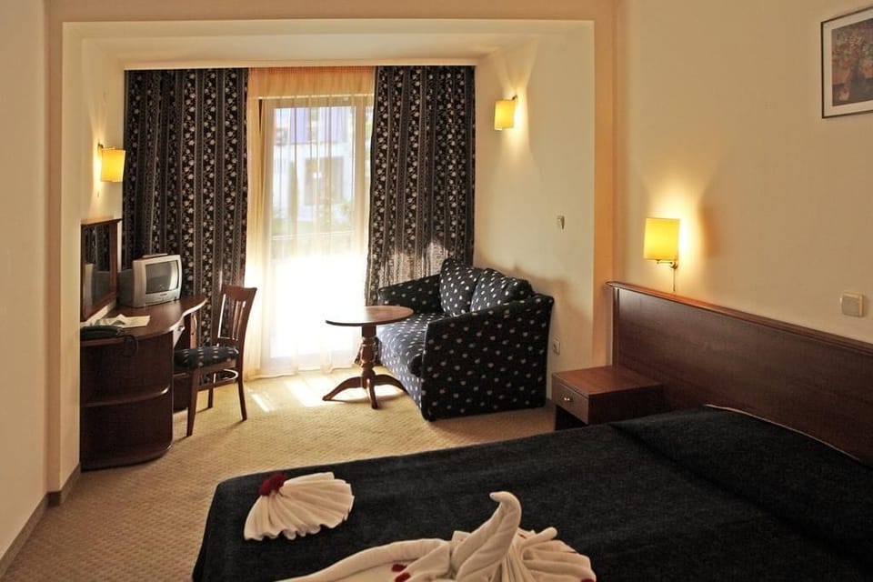 Minibar, free WiFi