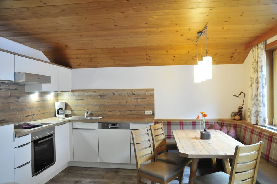 Apartment, 2 Bedrooms, Balcony, Mountain View | Private kitchen | Fridge, microwave, oven, stovetop