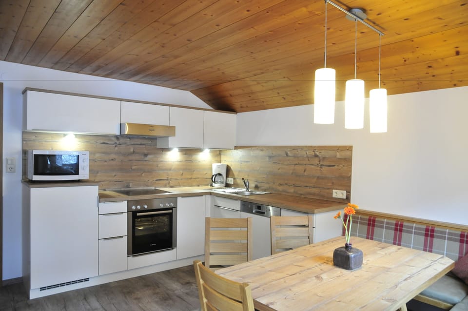 Apartment, 2 Bedrooms, Balcony, Mountain View | Private kitchen | Fridge, microwave, oven, stovetop