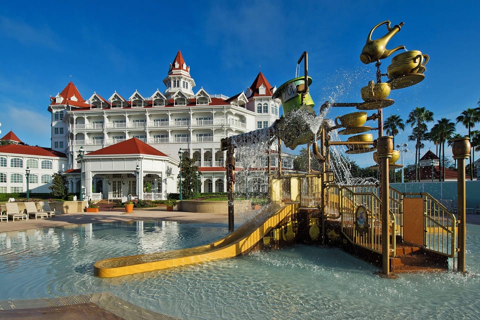 2 outdoor pools, cabanas (surcharge)