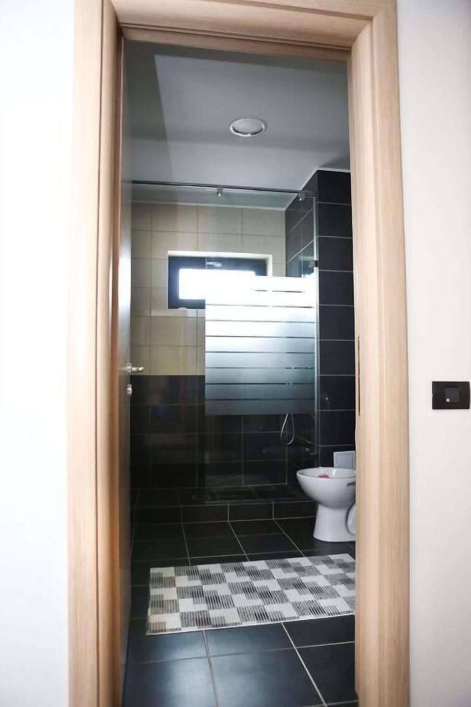 Double Room, Balcony | Bathroom | Shower, free toiletries, towels