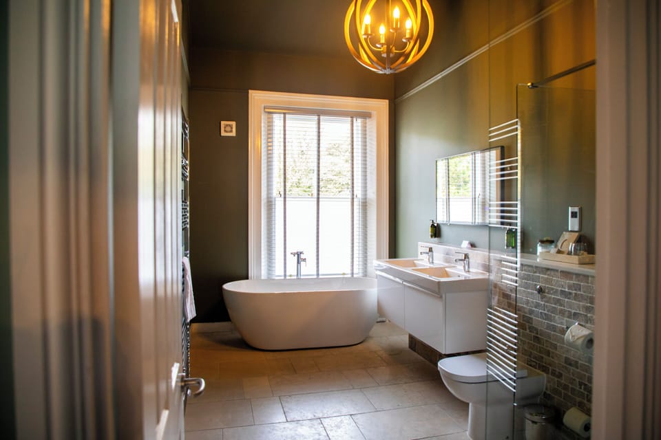 Superior Double Room | Bathroom | Free toiletries, hair dryer, towels, soap