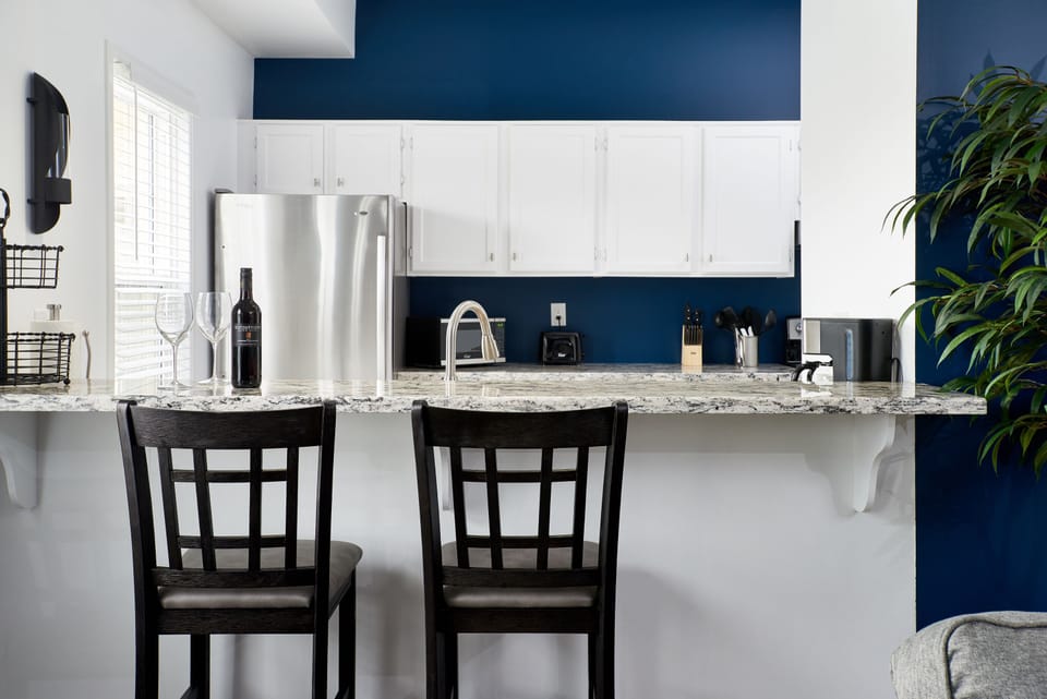 Syrah | Private kitchen | Fridge, microwave, oven, stovetop