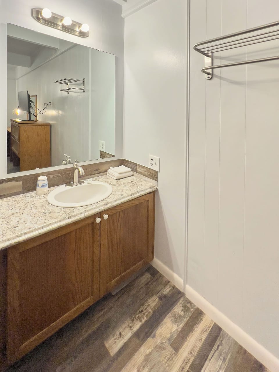 Comfort Single Room | Bathroom | Towels