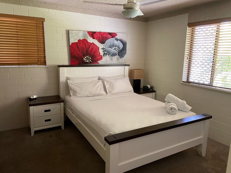 Apartment, 2 Bedrooms | 2 bedrooms, bed sheets