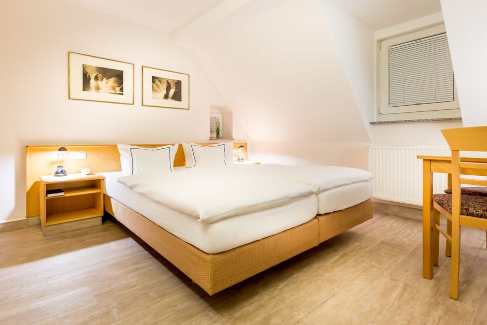 Double Room | Desk, soundproofing, free WiFi, bed sheets