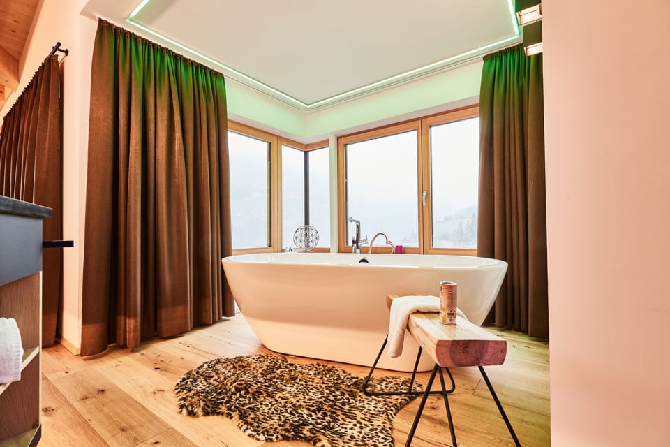 Honeymoon Suite, 1 King Bed, Bathtub, City View | Bathroom | Shower, rainfall showerhead, eco-friendly toiletries, hair dryer