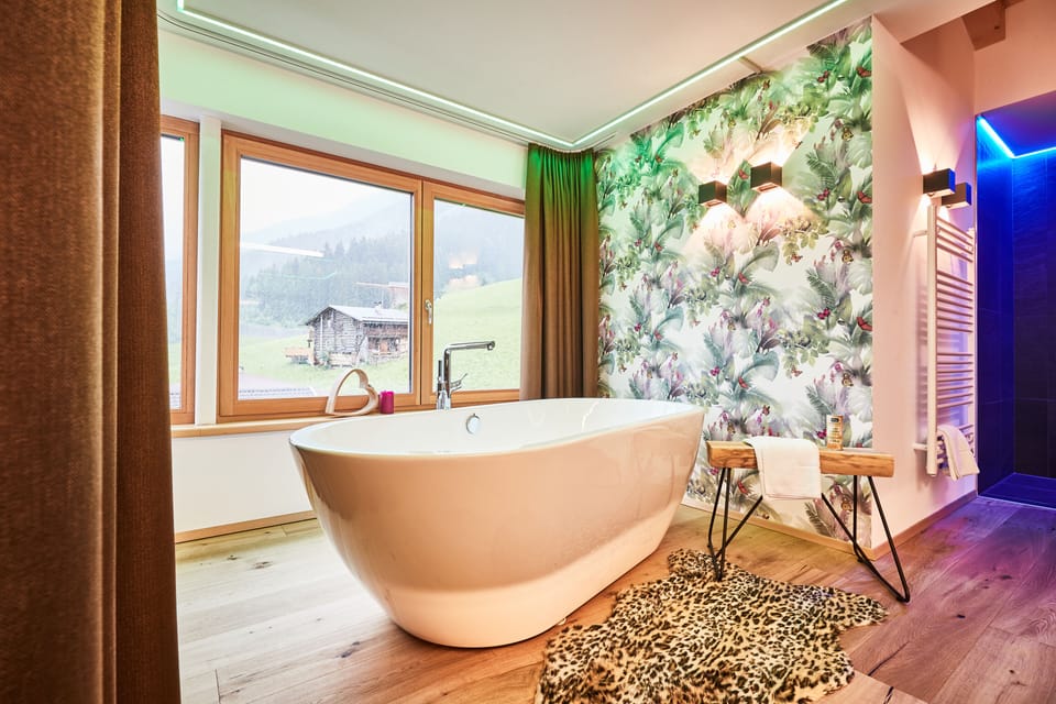Honeymoon Suite, 1 King Bed, Bathtub, City View | Bathroom | Shower, rainfall showerhead, eco-friendly toiletries, hair dryer
