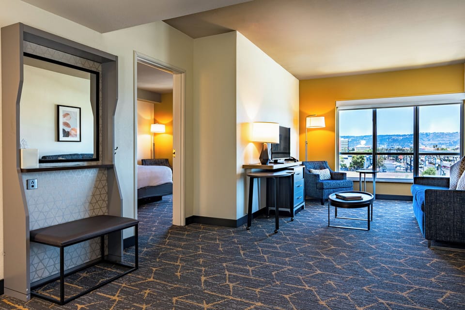 Suite, 1 King Bed | In-room safe, desk, blackout drapes, iron/ironing board