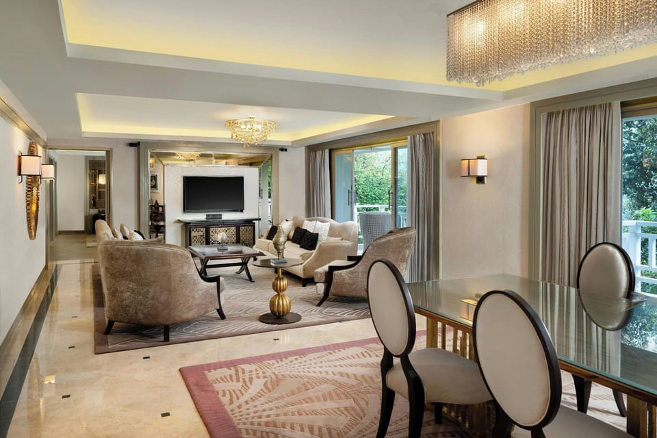 Presidential Suite, 1 King Bed (Balcony) | Living room | 37-inch LCD TV with cable channels, TV, fireplace