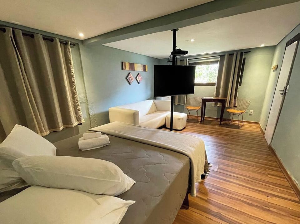 Luxury Room, 1 Queen Bed | Minibar, blackout drapes, iron/ironing board, free WiFi
