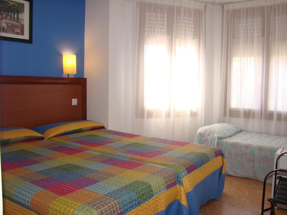 Minibar, free WiFi, bed sheets
