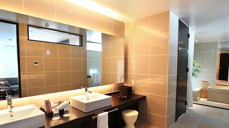 Bathroom sink