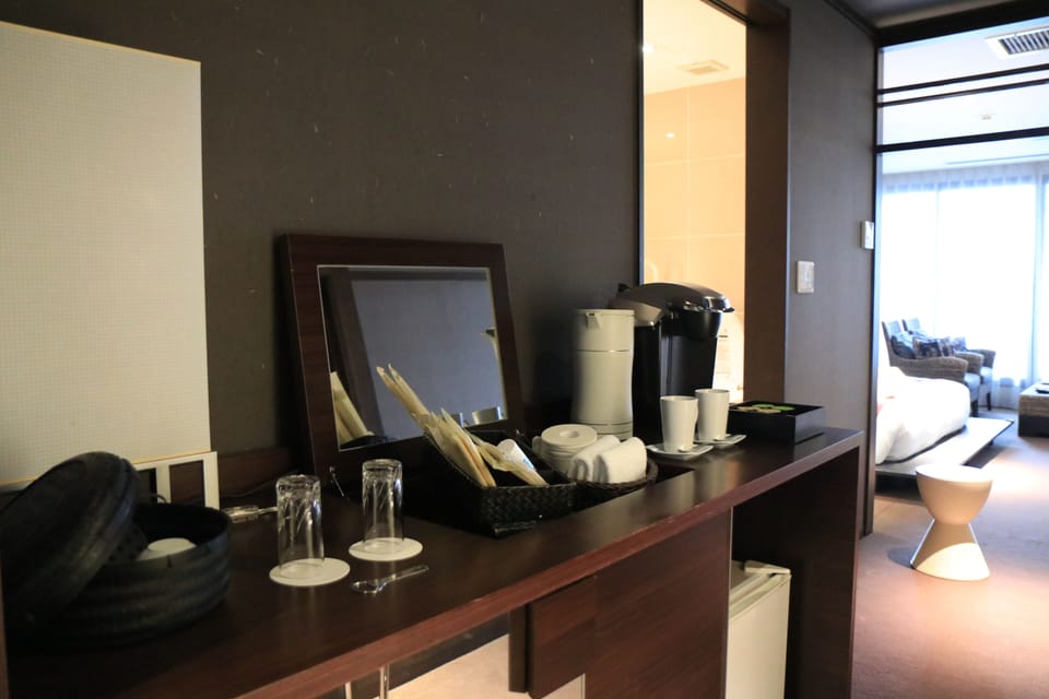 Suite Room | Minibar, in-room safe, desk, soundproofing