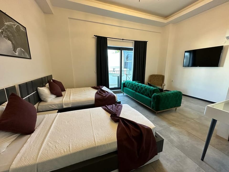 Deluxe Apartment | Free WiFi, bed sheets