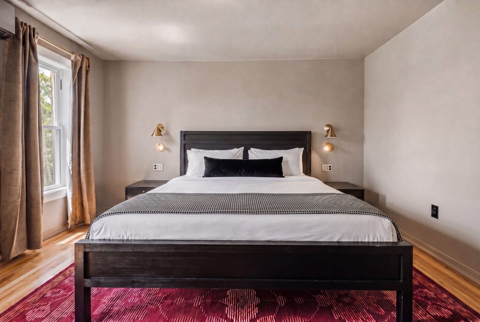  King Room | Egyptian cotton sheets, premium bedding, memory foam beds