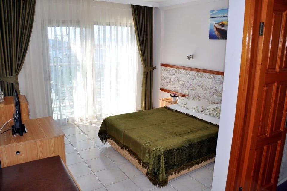 Minibar, in-room safe, desk, free cribs/infant beds