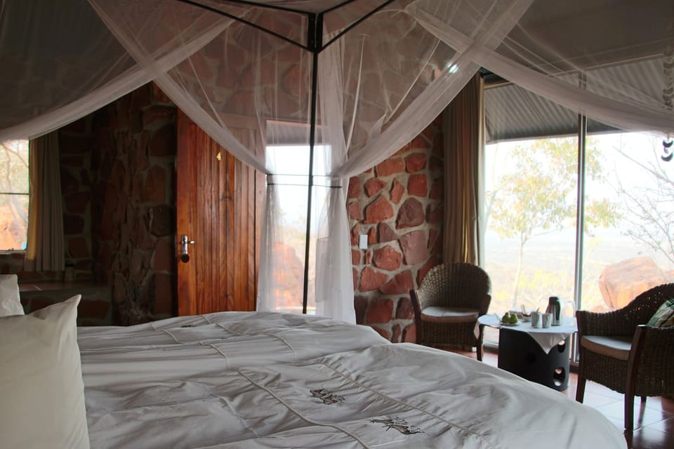 Chalet | In-room safe, bed sheets
