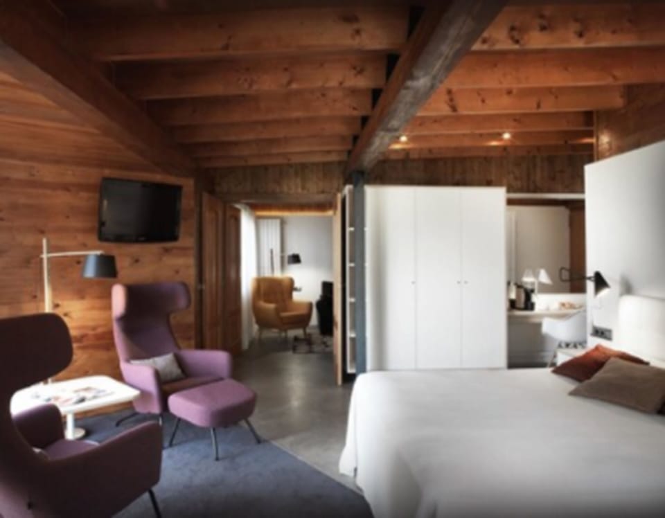 Suite, Private Pool (+ Jacuzzi) | Minibar, in-room safe, desk, blackout drapes