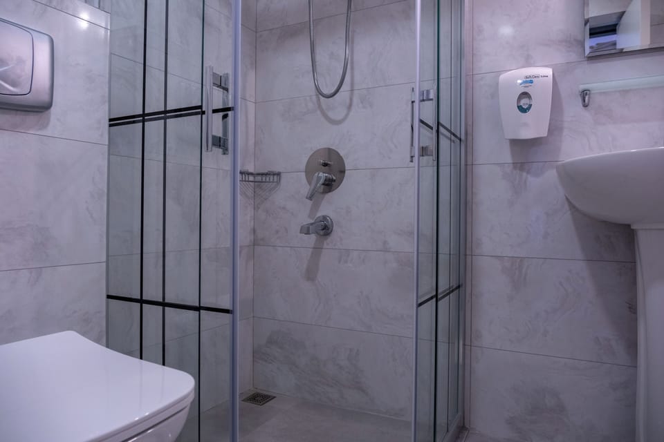 Economy Double or Twin Room | Bathroom | Shower, free toiletries, hair dryer, slippers