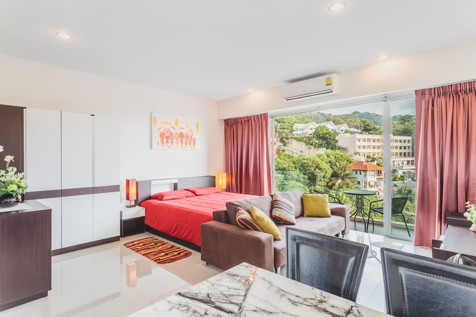 Studio, 1 Bedroom | In-room safe, blackout drapes, iron/ironing board, free WiFi