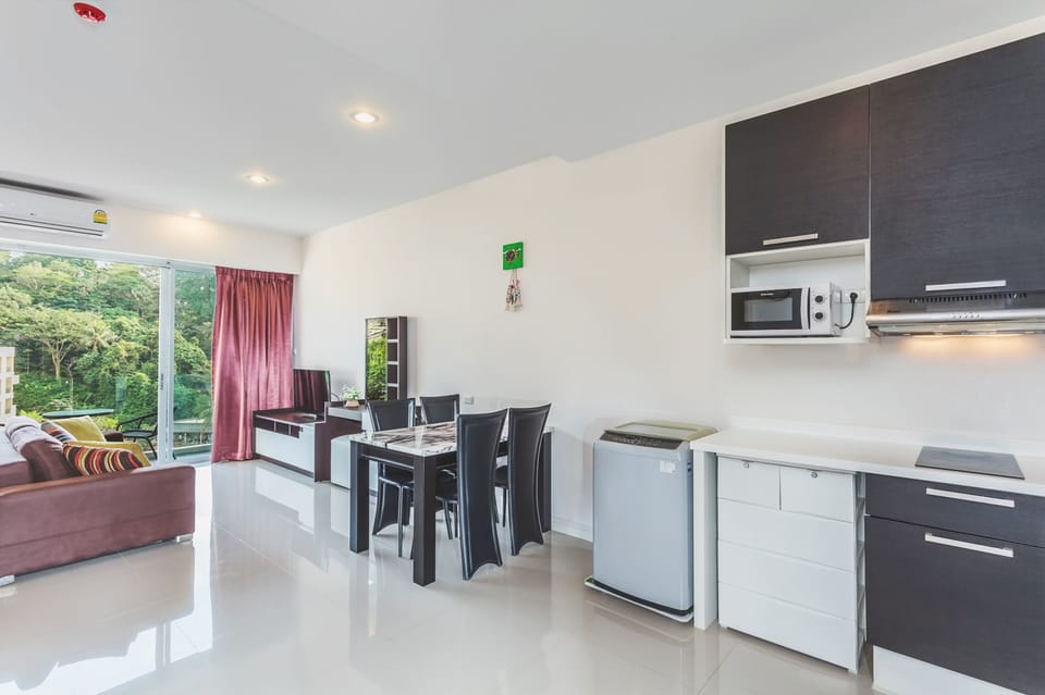 Studio, 1 Bedroom | Private kitchenette | Full-size fridge, microwave, stovetop, electric kettle