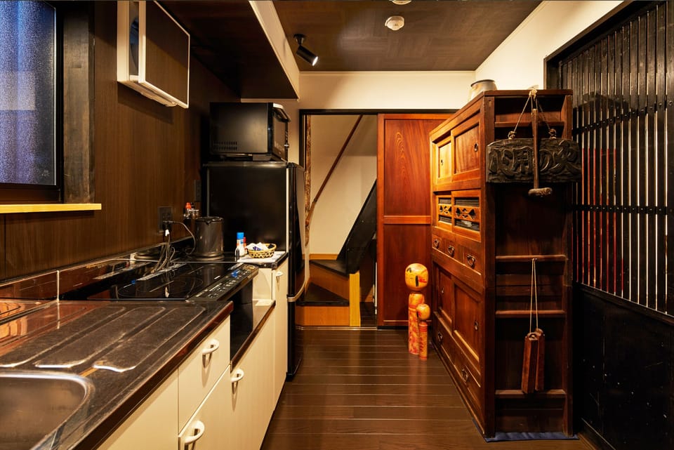 Deluxe Suite | Private kitchen | Fridge, microwave, stovetop, electric kettle