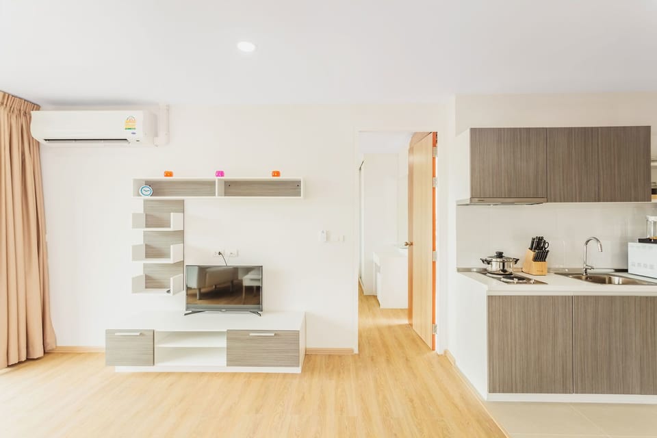 Studio, 1 Bedroom | 1 bedroom, in-room safe, blackout drapes, iron/ironing board