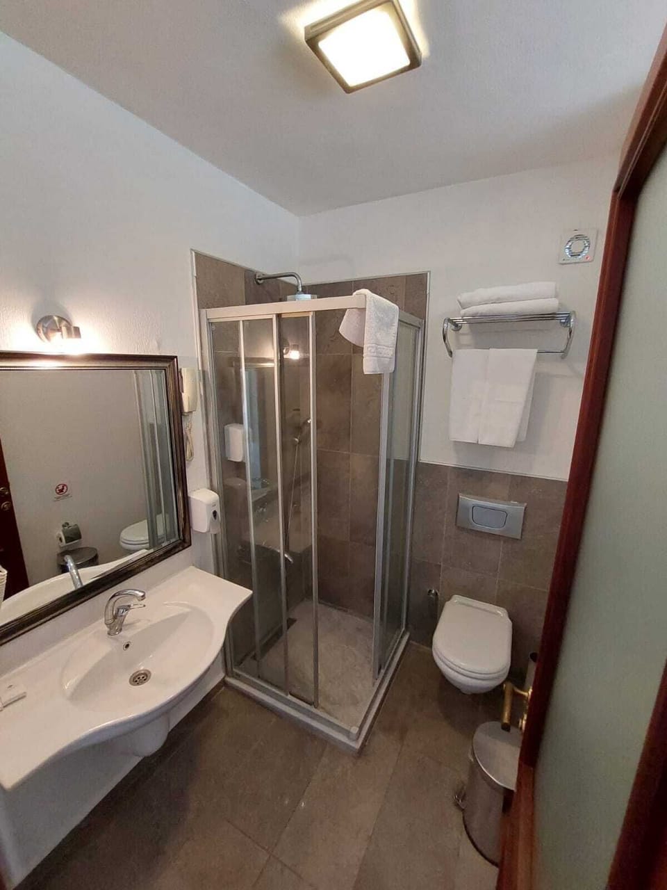 Double Room, Sea View | Bathroom | Shower, rainfall showerhead, designer toiletries, hair dryer